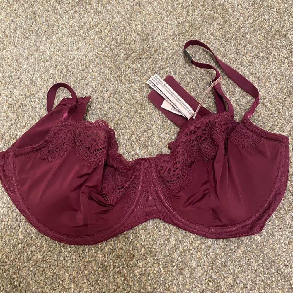 NWT Victoria’s Secret 36DDD silky Lace bra